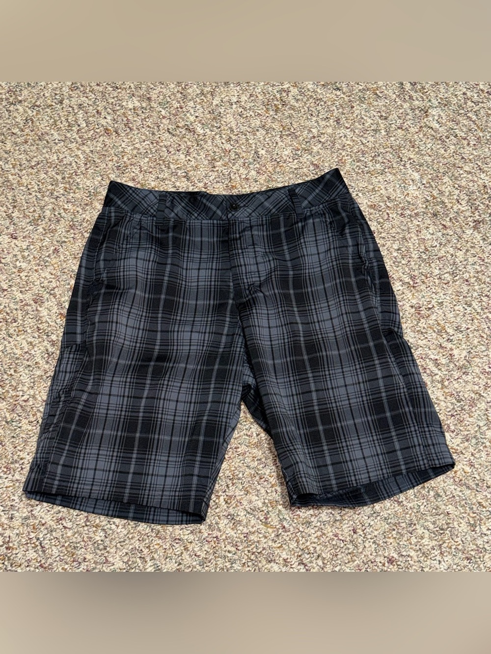 Fila golf Men's size 32 shorts Black and Gray Plaid Flat‎ Front Shorts